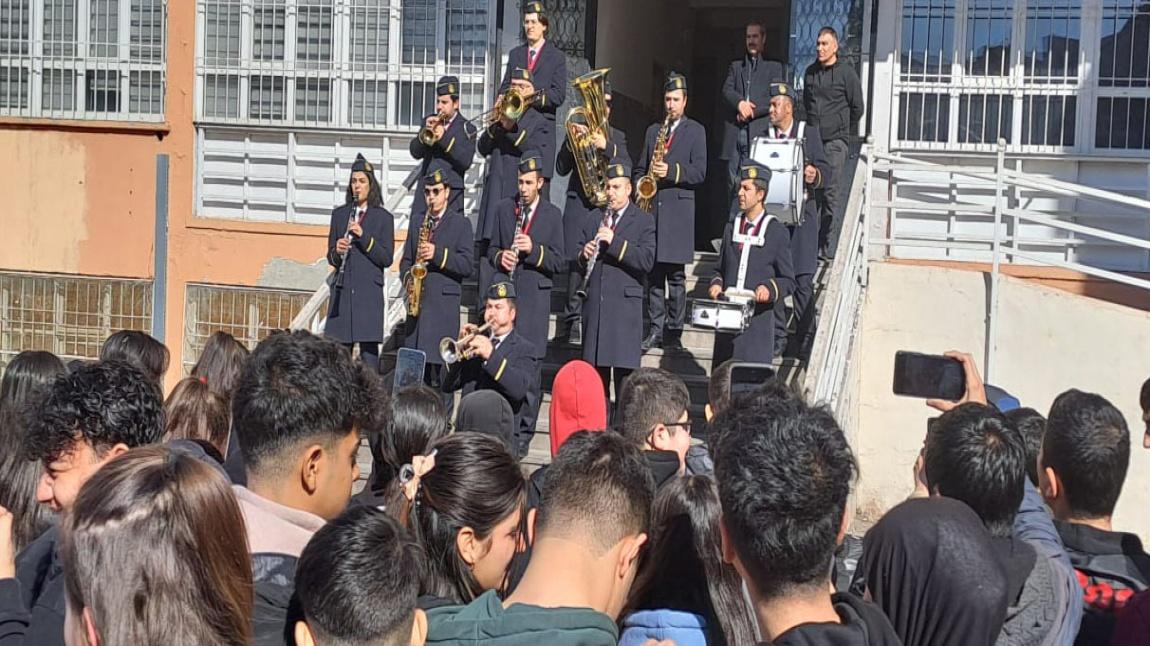 Gaziantep Büyükşehir Belediyesi Bando Takımı Okulumuzu Ziyaret Etti